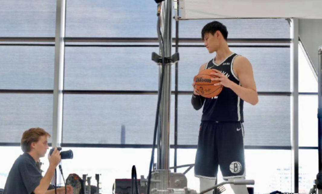 曾凡博：亚洲球员勇闯NBA！篮网队的梦想之路