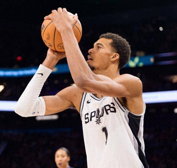 马刺突发！文班亚马受伤停赛！或缺席NBA各大奖项