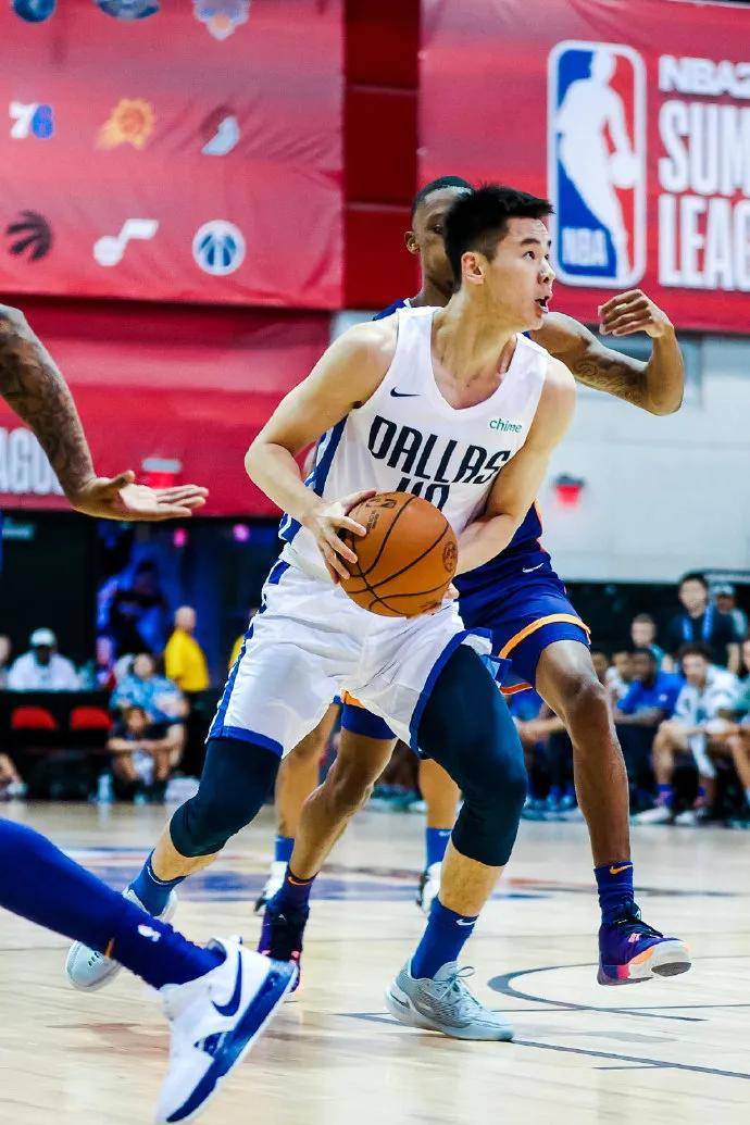 不打了！拒绝NBA训练营合同！中国男篮第一天赋后卫
